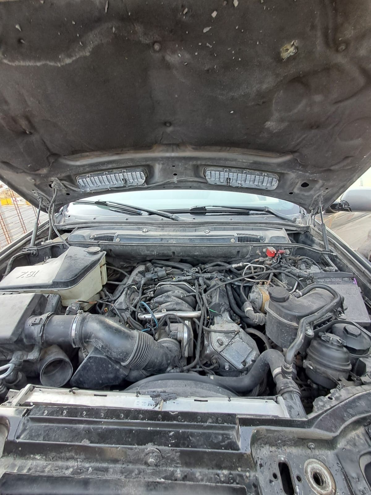 Mercedes motor hasarlı